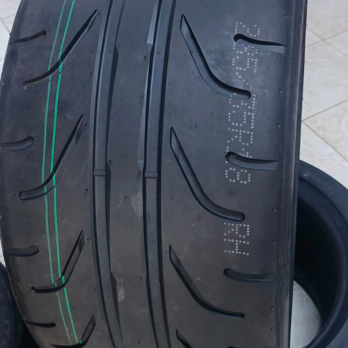 Vitour Tempesta Enzo V-01R